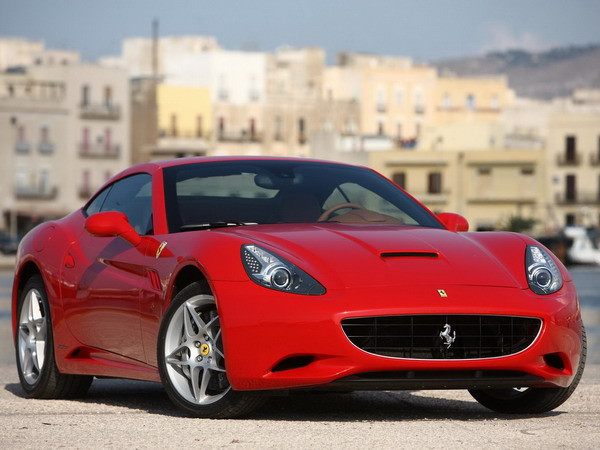 Mẫu xe thay thế Ferrari California xuất hiện vào Xuân tới? ảnh 1