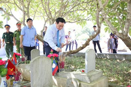 Phó Thủ tướng Vương Đình Huệ tri ân các anh hùng liệt sĩ ảnh 1