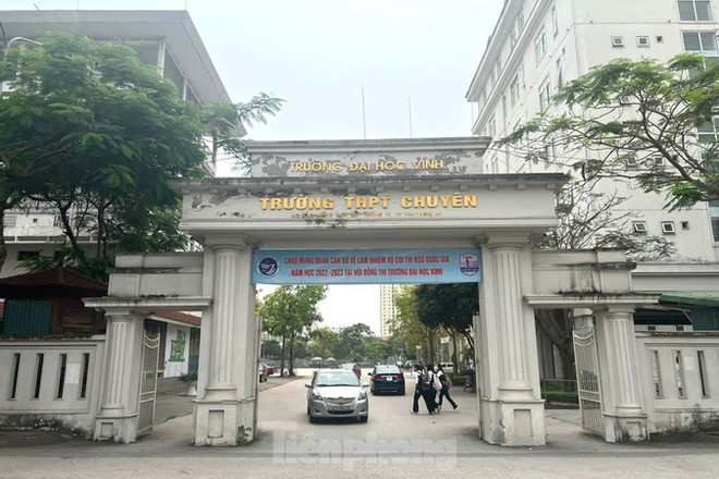 Trường THPT chuyên Đại học Vinh, nơi nữ sinh N. theo học. (Nguồn: Báo Thanh Hóa) Nghệ An: Tạm ngưng việc cô giáo chủ nhiệm lớp có nữ sinh tự tử ảnh 1