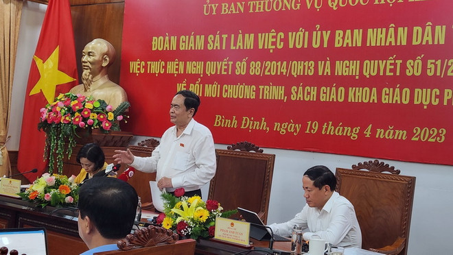 Phó Chủ tịch Thường trực Quốc hội Trần Thanh Mẫn phát biểu tại buổi làm việc. (Ảnh: Sỹ Thắng/TTXVN) Giám sát về Chương trình, sách giáo khoa ở Bình Định, Bình Phước ảnh 1