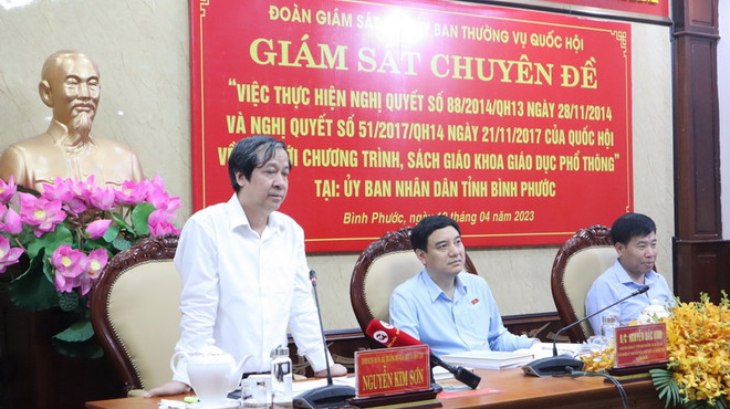 Bộ trưởng Bộ Giáo dục và Đào tạo Nguyễn Kim Sơn phát biểu tại buổi giám sát. (Ảnh: Sỹ Tuyên/TTXVN) Giám sát về Chương trình, sách giáo khoa ở Bình Định, Bình Phước ảnh 3