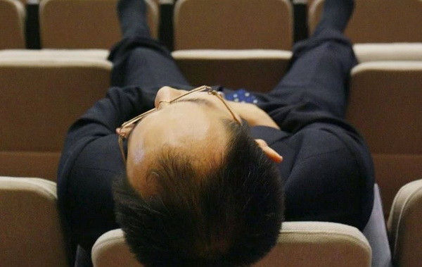 Nhiều công ty Nhật khuyến khích nhân viên chợp mắt trong giờ làm việc ảnh 1