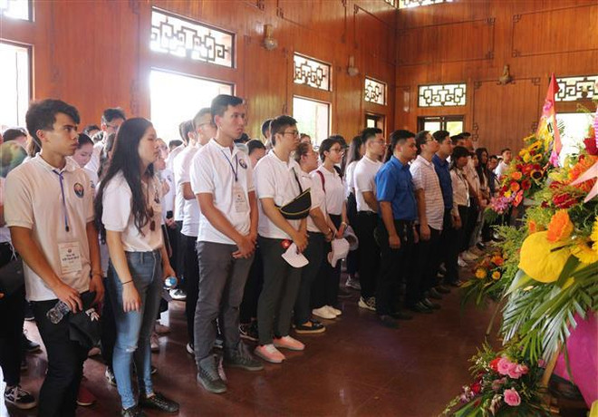 Sâu nặng ân tình Trại hè Việt Nam 2019 thăm quê hương Bác ảnh 1