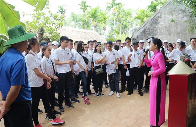 Sâu nặng ân tình Trại hè Việt Nam 2019 thăm quê hương Bác ảnh 2