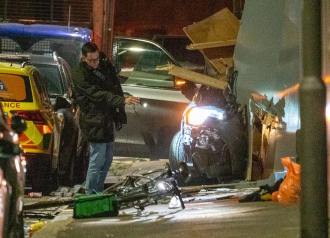 Anh: Xe tải lao vào đám đông ở London làm 7 người bị thương ảnh 1