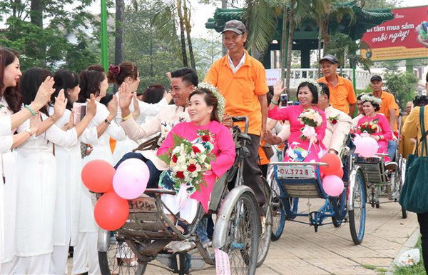 Tổ chức lễ cưới tập thể cho 50 đôi vợ chồng khuyết tật khó khăn ảnh 2