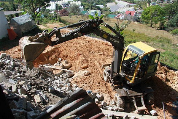 Lâm Đồng: Tháo dỡ 20 căn nhà xây dựng trái phép trên đất rừng ảnh 1