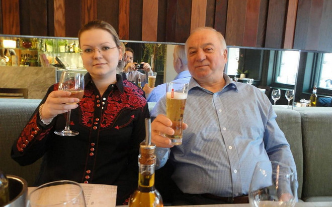 Nghi ngờ con gái cựu điệp viên hai mang Skripal không hề bị đầu độc ảnh 1