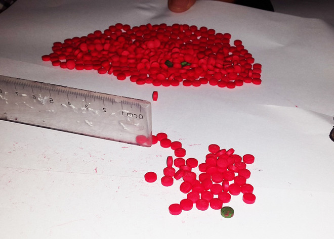 Bắt 2 đối tượng mua bán, vận chuyển 6.000 viên ma túy ảnh 1