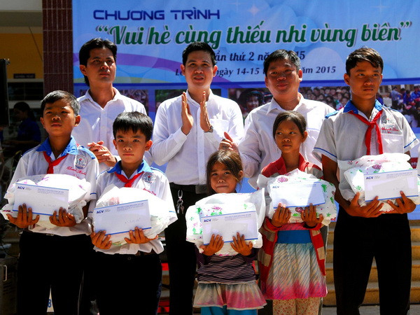 Ấn tượng chương trình Vui Hè cùng thiếu nhi vùng biên 2015 ảnh 6