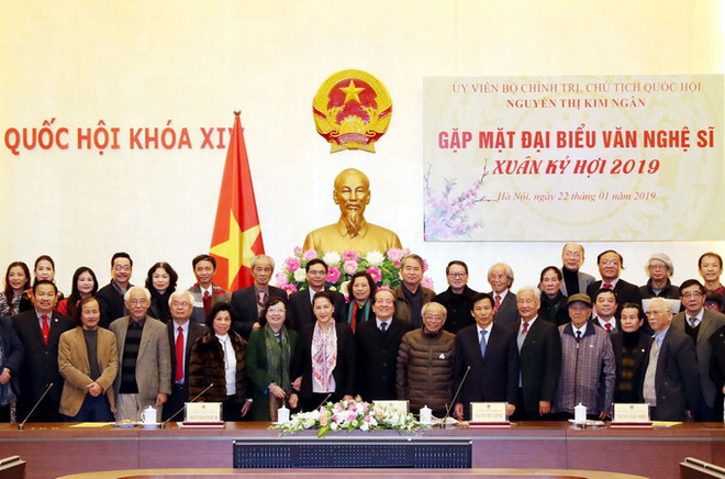 Chủ tịch Quốc hội Nguyễn Thị Kim Ngân gặp mặt văn nghệ sỹ dịp Tết 2019 ảnh 2