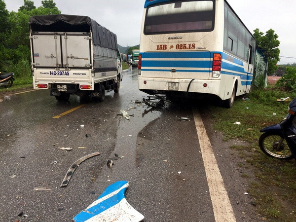 Liên tiếp 2 vụ tai nạn nghiêm trọng liên quan đến xe container ảnh 1