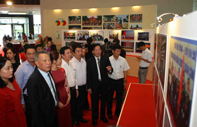 Triển lãm “Hà Nội đổi mới và phát triển” kỷ niệm 10 năm Thủ đô mở rộng ảnh 2