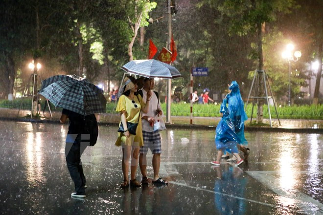 Cảnh báo lốc xoáy và gió giật mạnh trên khu vực Vịnh Bắc Bộ ảnh 1