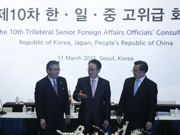 Ngoại trưởng Hàn-Trung-Nhật nhóm họp lần đầu tiên sau 3 năm ảnh 1