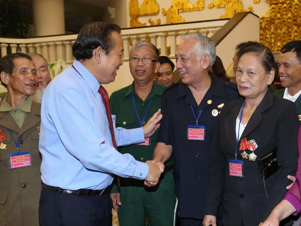 Phó Thủ tướng Trương Hòa Bình tiếp đoàn người có công tỉnh Kon Tum ảnh 1