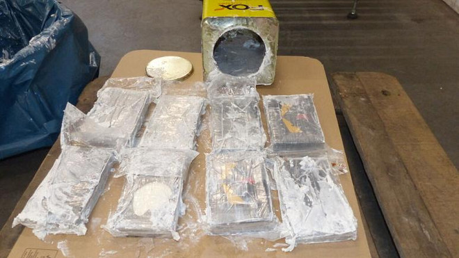 Lượng cocaine vừa bị phát hiện được giấu bên trong hơn 1.700 lon thiếc. (Nguồn: AFP) Đức và Bỉ thu giữ lượng cocaine lớn nhất từ trước đến nay tại châu Âu ảnh 1
