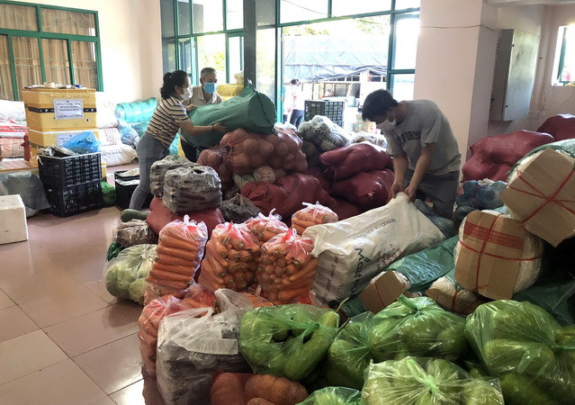 Cả nước chung tay chia sẻ khó khăn với các địa phương có dịch COVID-19 ảnh 1