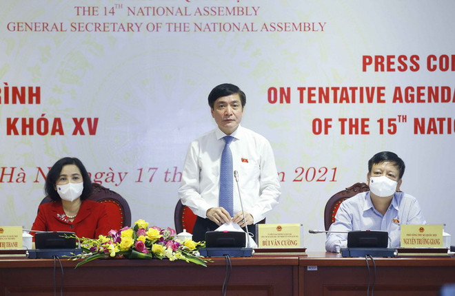 Tổng Thư ký Quốc hội, Chủ nhiệm Văn phòng Quốc hội Bùi Văn Cường trả lời các câu hỏi của các cơ quan báo chí. (Ảnh: Doãn Tấn/TTXVN) Kỳ họp thứ nhất: Trọng tâm là công tác tổ chức, nhân sự cấp cao ảnh 1