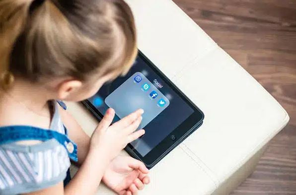 Cảnh báo sử dụng mạng xã hội ảnh hưởng tiêu cực đến trẻ em ảnh 2