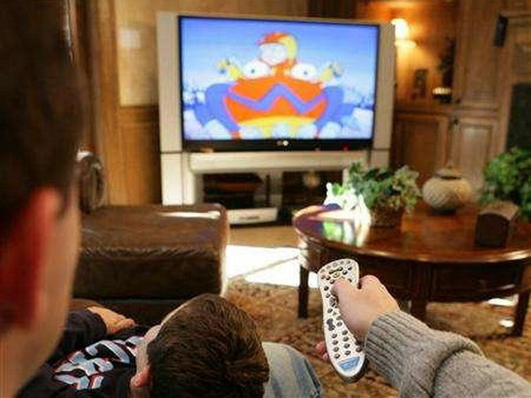 Những người nghiện xem tivi có nguy cơ chết sớm cao ảnh 1