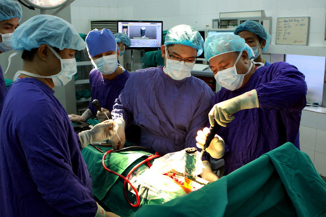 [Photo] Ứng dụng Robot định vị chính xác trong phẫu thuật ảnh 2