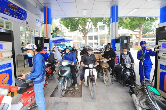 Linh hoạt điều hành giá các mặt hàng thiết yếu giữ ổn định thị trường ảnh 2