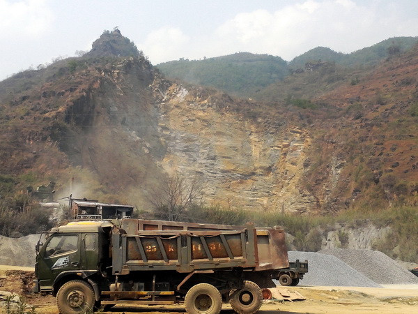 Mỏ đá trái phép cách trụ sở UBND hơn 1km, lãnh đạo không hay biết ảnh 2