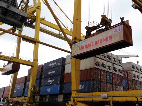 Cảng Đà Nẵng đón tấn hàng đầu tiên của Năm mới 2018 ảnh 1