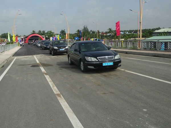 Đưa vào vận hành cầu lớn nhất bắc qua sông Bạc Liêu-Cà Mau ảnh 1