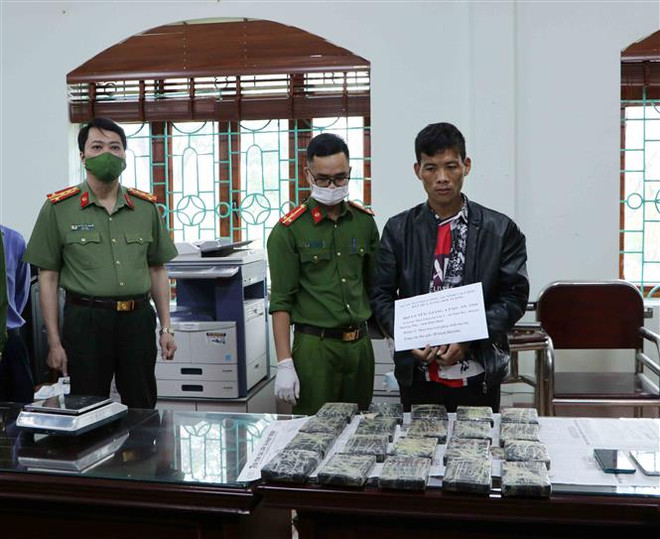 Lai Châu: Bắt giữ đối tượng mua bán trái phép 20 bánh heroin ảnh 1