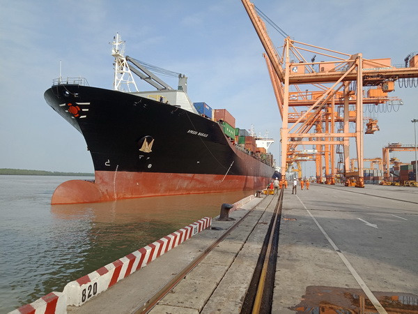 Tàu X-press Makalu cập cảng Hải Phòng. (Ảnh: Trần Hoàng Ngọc/TTXVN) Chi nhánh Cảng Tân Vũ đón tàu container lớn nhất từ trước đến nay ảnh 1