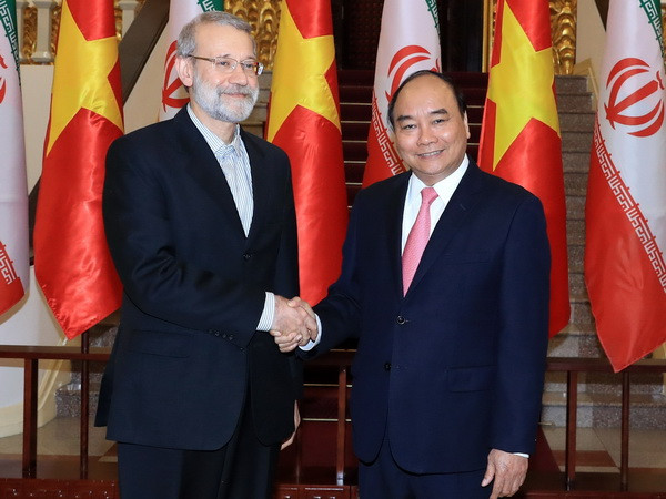 Thủ tướng Nguyễn Xuân Phúc tiếp Chủ tịch Quốc hội nước Cộng hòa Hồi giáo Iran Ali Ardeshir Larijani. (Ảnh: Thống Nhất/TTXVN) Việt Nam luôn coi trọng quan hệ hữu nghị truyền thống với Iran ảnh 1