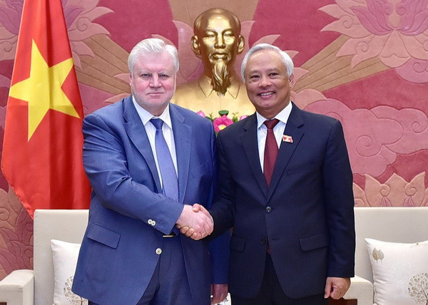 Phó Chủ tịch Quốc hội Uông Chu Lưu tiếp Chủ tịch Đảng nước Nga công bằng Sergay Mikhailovich Mironov. (Ảnh: Dương Giang/TTXVN) Việt Nam luôn mong muốn tăng cường hơn nữa quan hệ với Nga ảnh 1