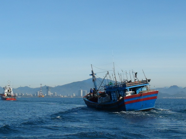 Cứu ba ngư dân trên tàu cá bị nạn tại biển Cần Giờ ảnh 1