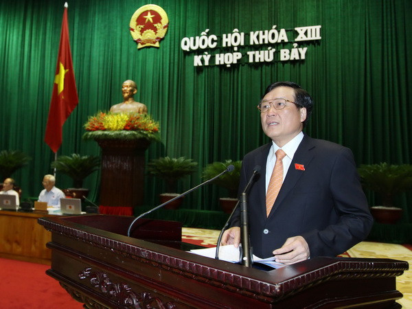 Viện trưởng Viện kiểm sát Nhân dân tối cao Nguyễn Hòa Bình trình bày Tờ trình dự án Luật tổ chức Viện kiểm sát Nhân dân (sửa đổi). (Ảnh: An Đăng/TTXVN) Quốc hội cho ý kiến về dự án Luật sửa đổi, Luật bảo hiểm y tế ảnh 2