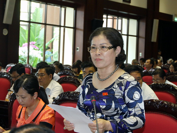 Đại biểu Quốc hội tỉnh Bình Phước Phạm Thị Mỹ Lệ phát biểu ý kiến. Ảnh: Nguyễn Dân - TTXVN Quốc hội cho ý kiến về dự án Luật sửa đổi, Luật bảo hiểm y tế ảnh 3