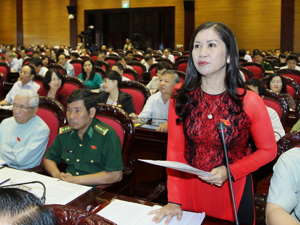 Đại biểu Quốc hội tỉnh Đắk Nông Tôn Thị Ngọc Hạnh phát biểu ý kiến. (Ảnh: An Đăng/TTXVN) Quốc hội cho ý kiến về dự án Luật sửa đổi, Luật bảo hiểm y tế ảnh 1