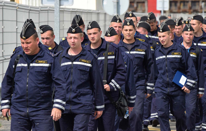 Pháp vẫn cho thủy thủ Nga lên chiến hạm Mistral ở cảng Saint-Nazaire ảnh 1