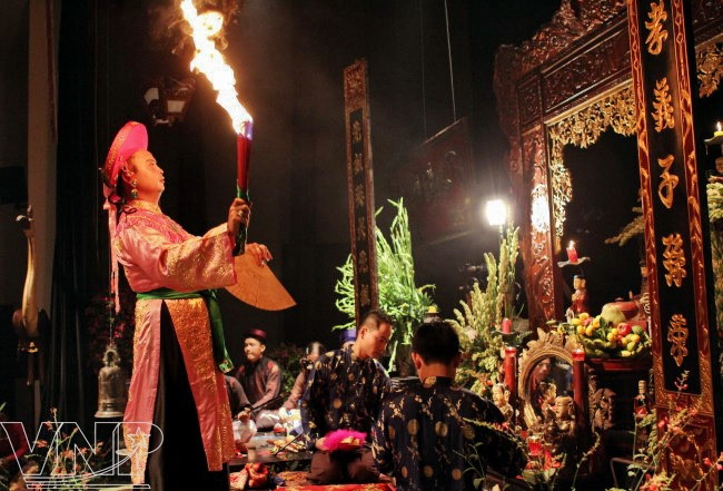 Huyền bí nghệ thuật hát Chầu văn và nghi thức hầu đồng ảnh 4