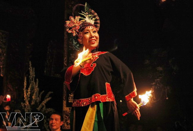 Huyền bí nghệ thuật hát Chầu văn và nghi thức hầu đồng ảnh 1