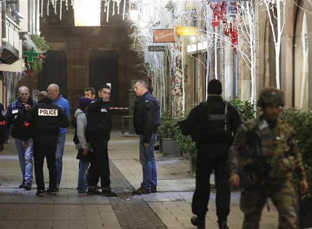 Pháp cấm tạm thời các cuộc míttinh ở Strasbourg sau vụ nổ súng ảnh 1