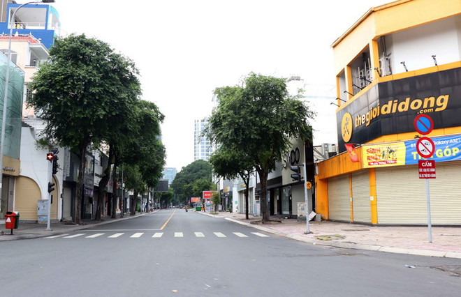 Hệ thống thương mại TP.HCM ngày đầu thực hiện "ai ở đâu ở yên đó" ảnh 2