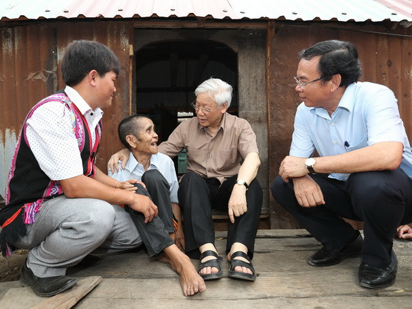 Tổng Bí thư thăm xã đặc biệt khó khăn Ayun của tỉnh Gia Lai ảnh 1