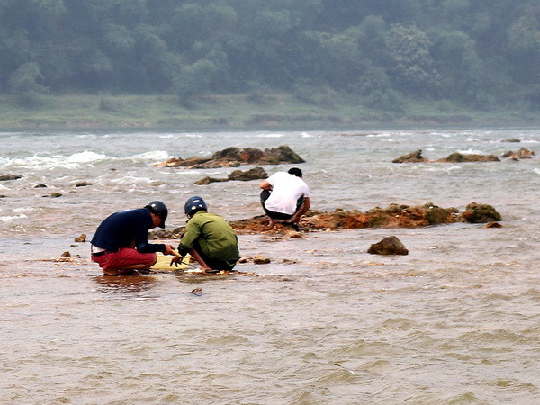 Phú Thọ: Không có đá quý trên sông Chảy, đoạn qua xã Đông Khê ảnh 1