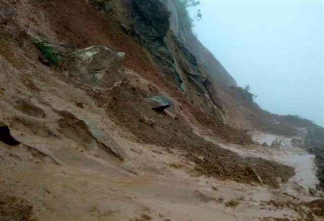 Lai Châu: Sạt lở đường gây cô lập xã vùng cao Tà Tổng ảnh 2