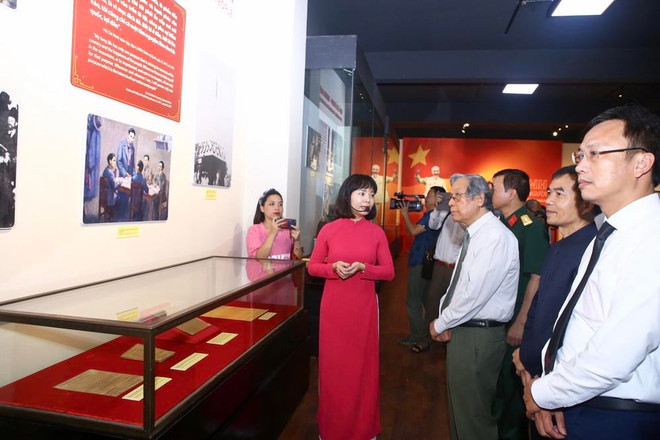 Khai mạc trưng bày về “Hồ Chí Minh-Chân dung một con người” ảnh 1