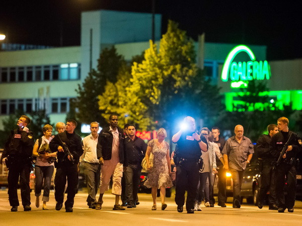 Pháp, Canada sát cánh với Đức trong cuộc chiến chống khủng bố ảnh 1