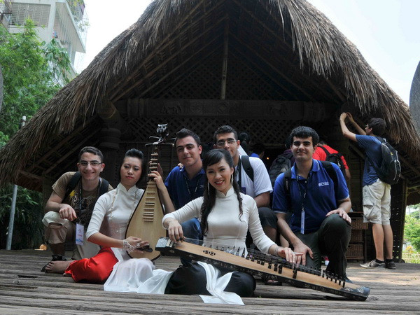 Việt Nam tạo ấn tượng đặc biệt với thí sinh dự thi Olympic Hóa học ảnh 1