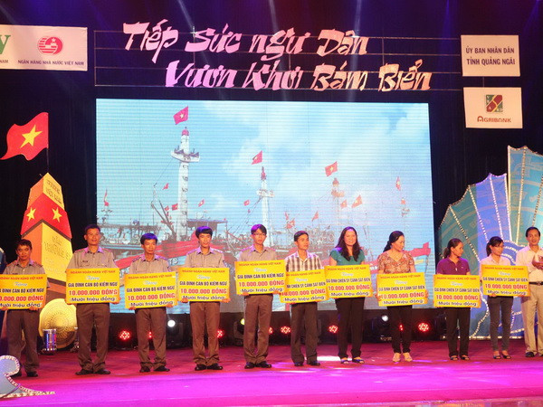 Cán bộ ngân hàng ủng hộ 5 tỷ đồng hỗ trợ ngư dân Quảng Ngãi ảnh 1